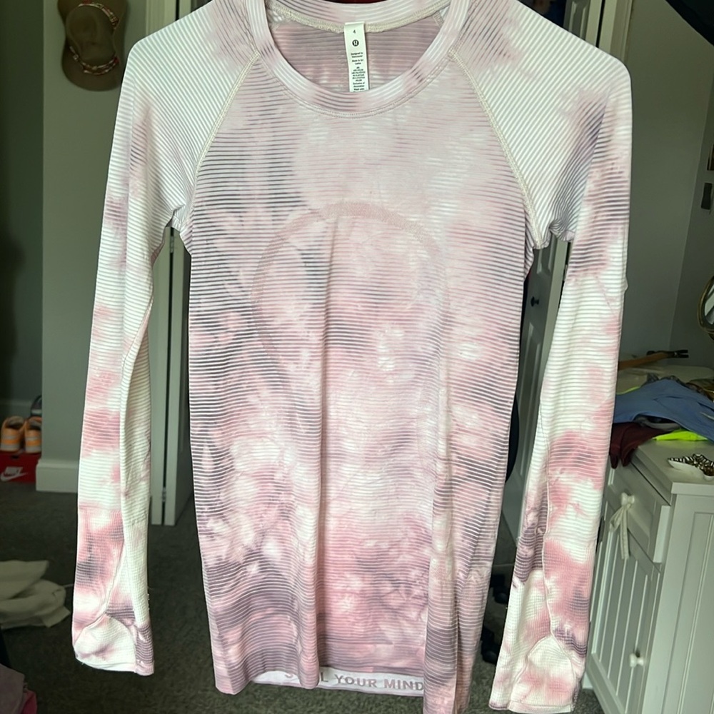 Lululemon swiftly tech, size 4, RARE!!, tie dye.